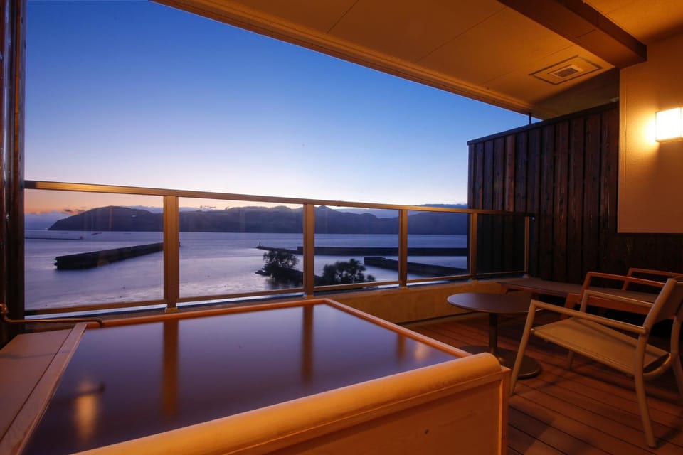 View (from property/room), Balcony/Terrace, Lake view