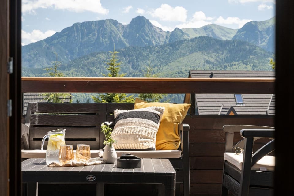 View (from property/room), Balcony/Terrace, Garden view, Mountain view