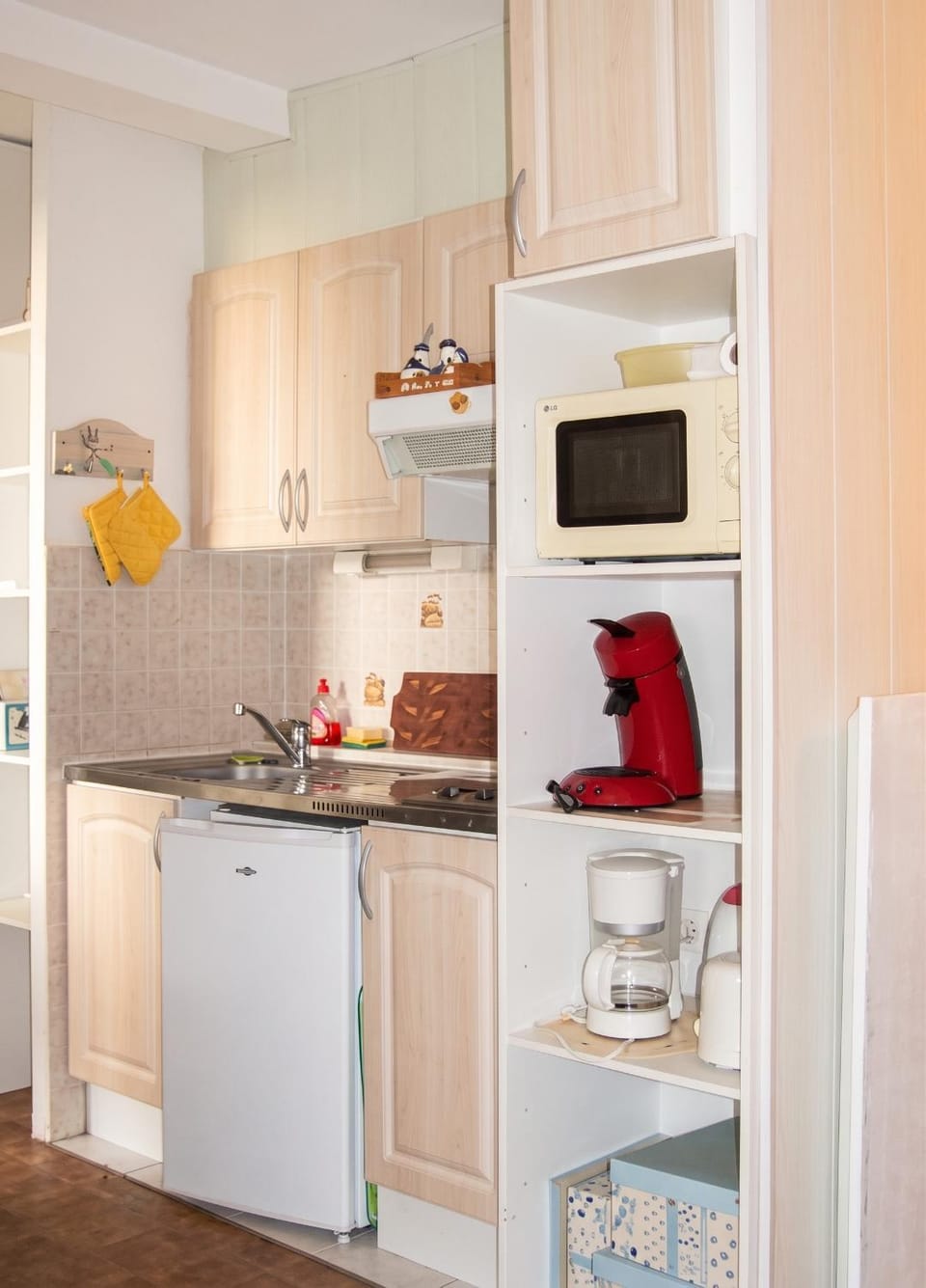 Kitchen or kitchenette