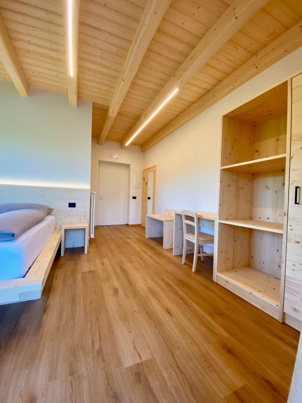 Bed, Photo of the whole room, Bedroom, wardrobe