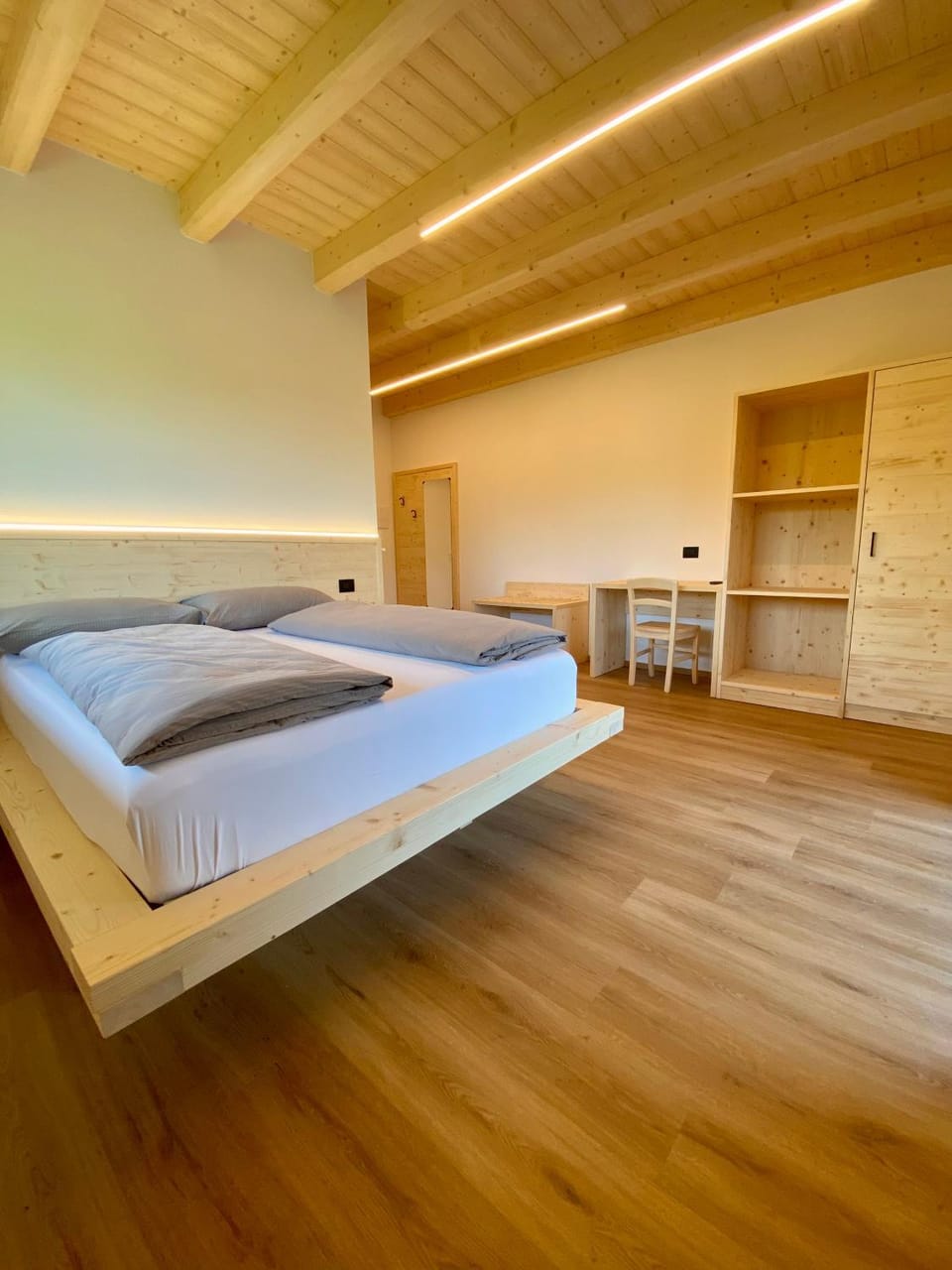 Bed, Photo of the whole room, Bedroom