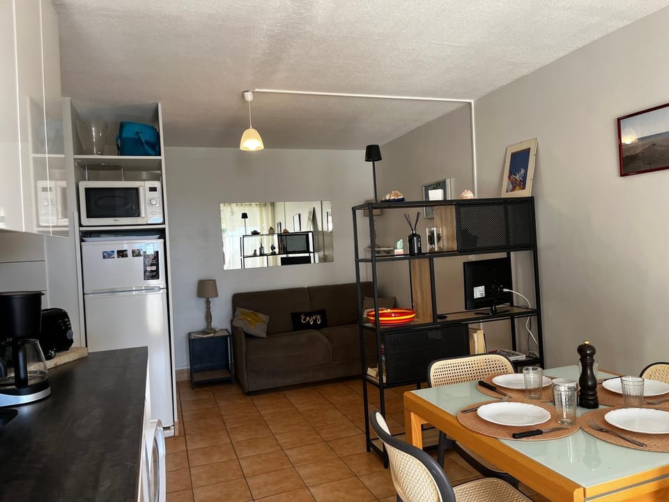 Living room, Dining area