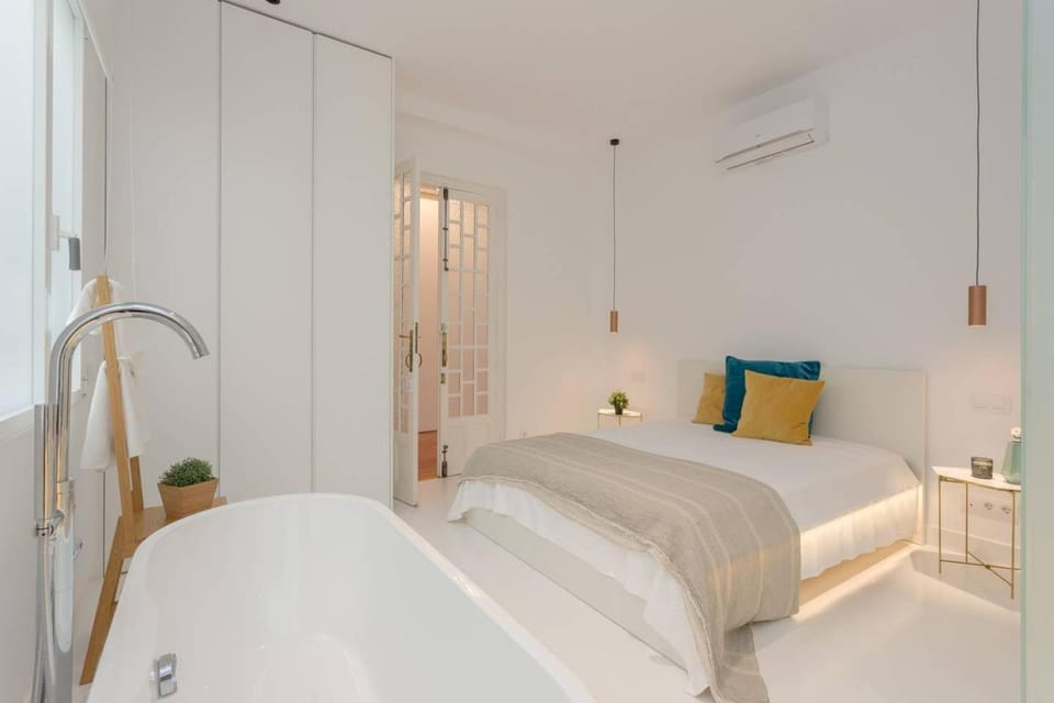 Bed, Photo of the whole room, Bedroom