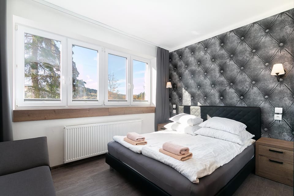 Bed, Photo of the whole room, Bedroom, internet, towels
