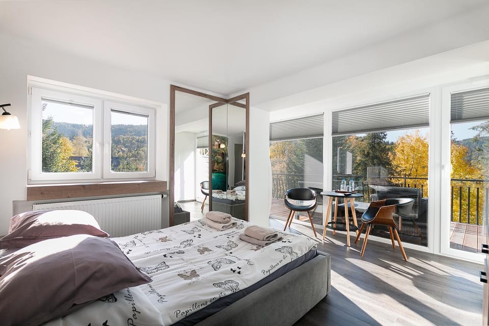 Bed, Living room, Photo of the whole room, Seating area, Bedroom, towels