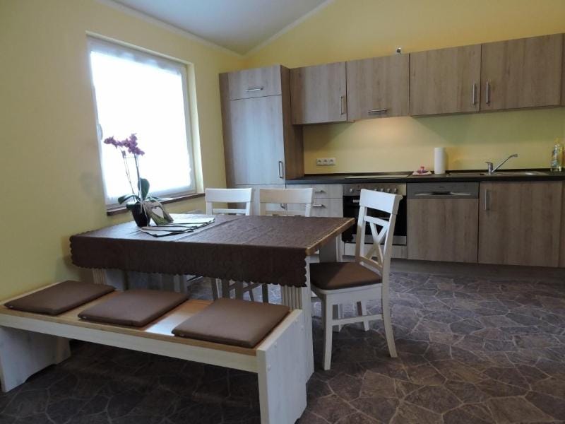 Kitchen or kitchenette, Dining area, dishwasher, pet friendly, stove