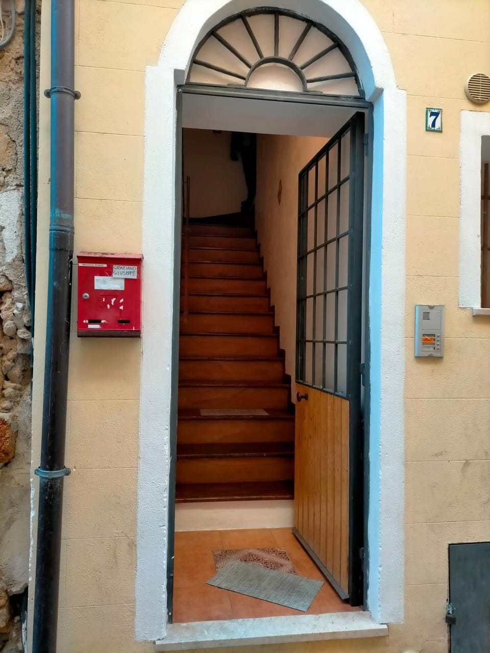 Facade/entrance