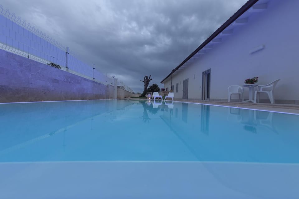 Swimming pool, Swimming pool