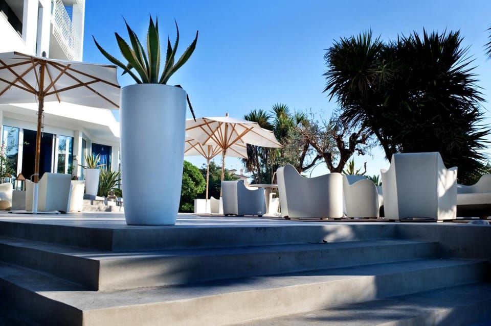Patio, Day, Balcony/Terrace