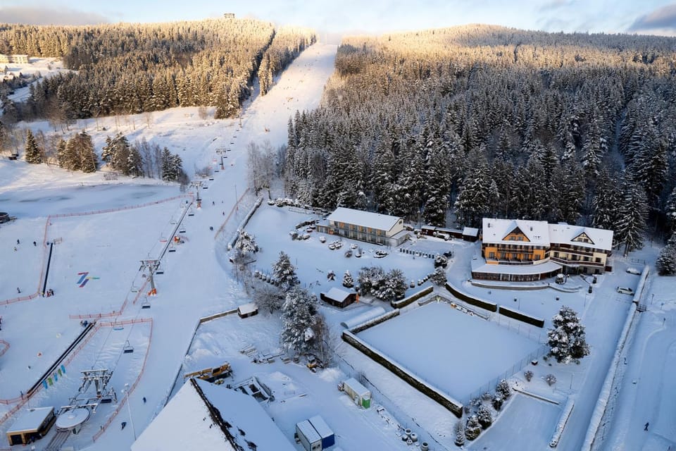 Nearby landmark, Day, Natural landscape, Bird's eye view, Winter, Ski School, Skiing, Mountain view, Sports