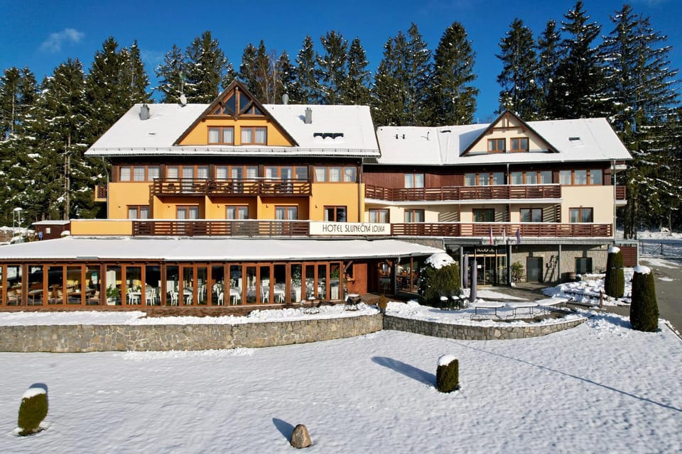 Property building, Restaurant/places to eat, Day, Natural landscape, Bird's eye view, Winter