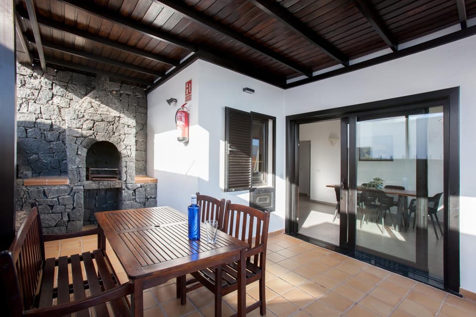 Property building, BBQ facilities, Balcony/Terrace