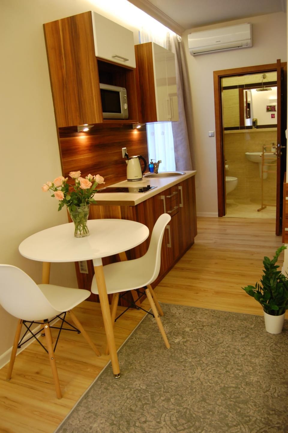 Coffee/tea facilities, Kitchen or kitchenette, Dining area, minibar, pet friendly, stove, air conditioner