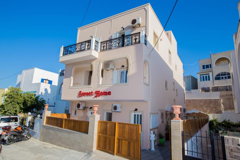 Property building, Day