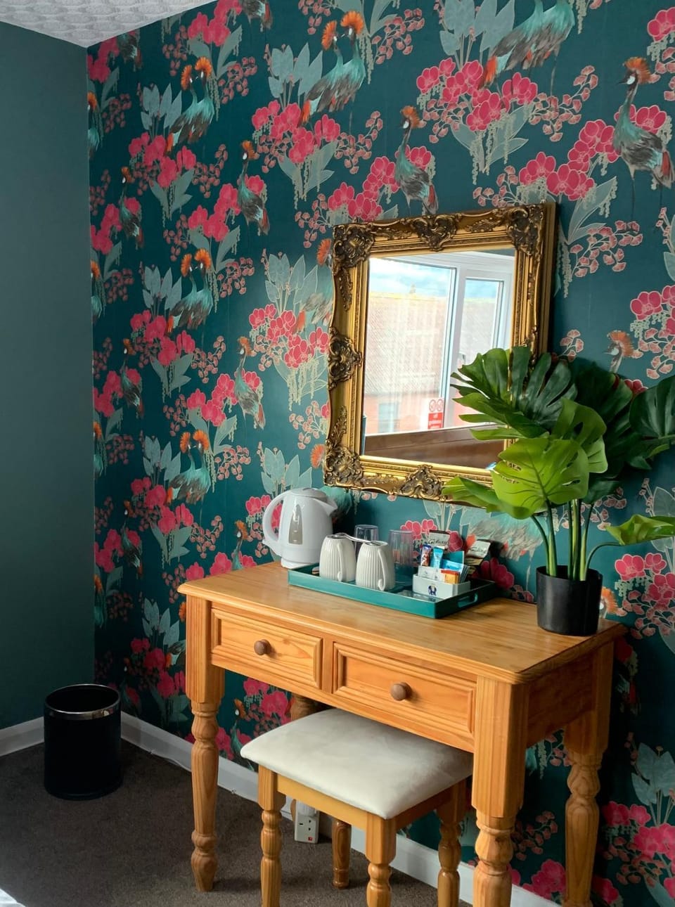 Coffee/tea facilities, Decorative detail