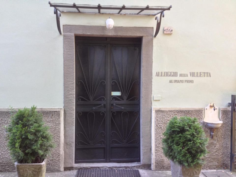 Facade/entrance
