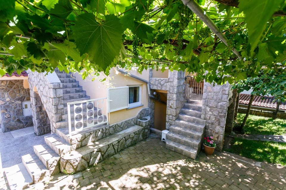 Patio, Facade/entrance