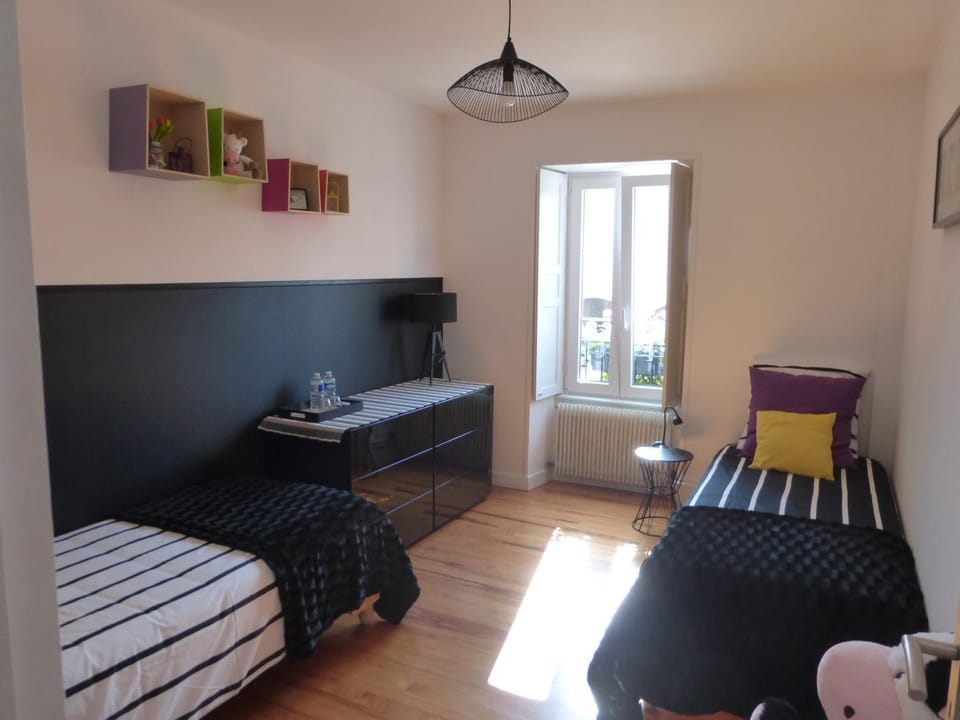Bed, Other, Photo of the whole room, Decorative detail