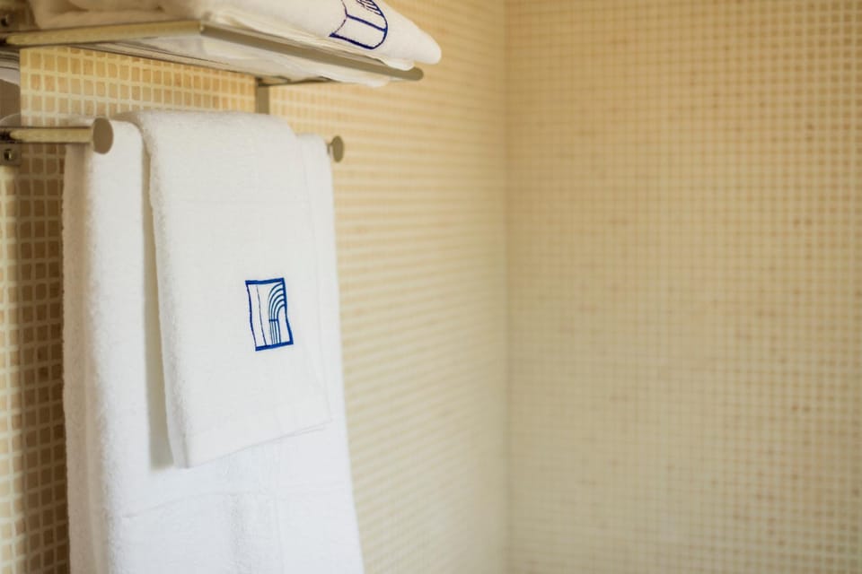Shower, Bathroom, towels