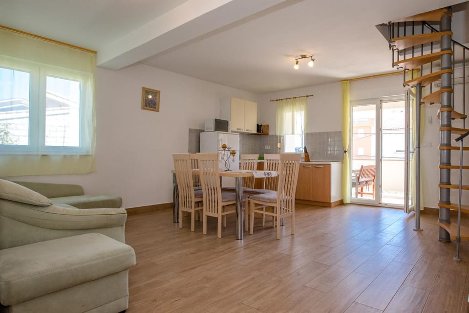 Kitchen or kitchenette, Living room, Seating area