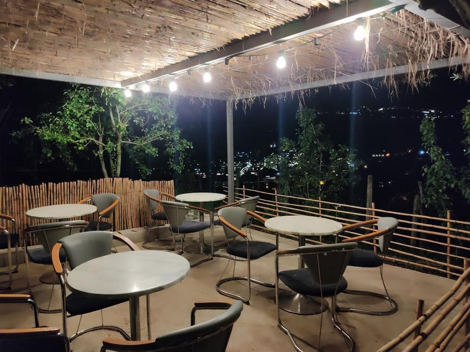 Restaurant/places to eat, Night, Banquet/Function facilities, Seating area