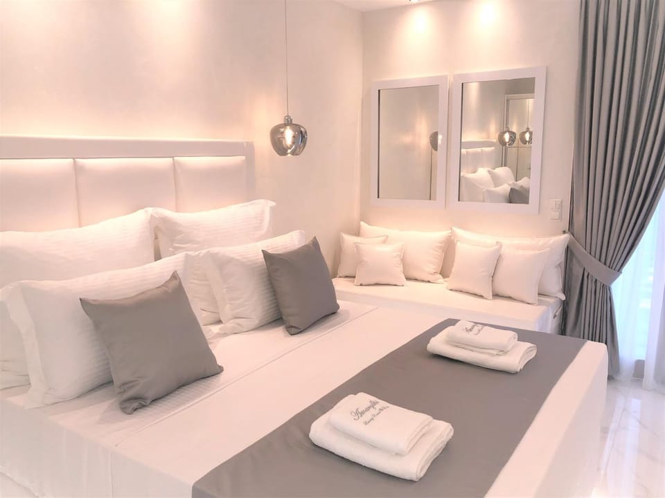 Bed, Living room, Bedroom