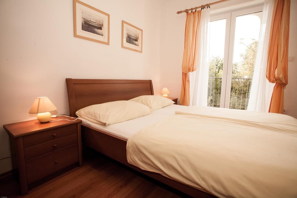 Day, Photo of the whole room