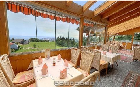 Restaurant/places to eat, Day