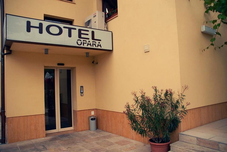 Facade/entrance