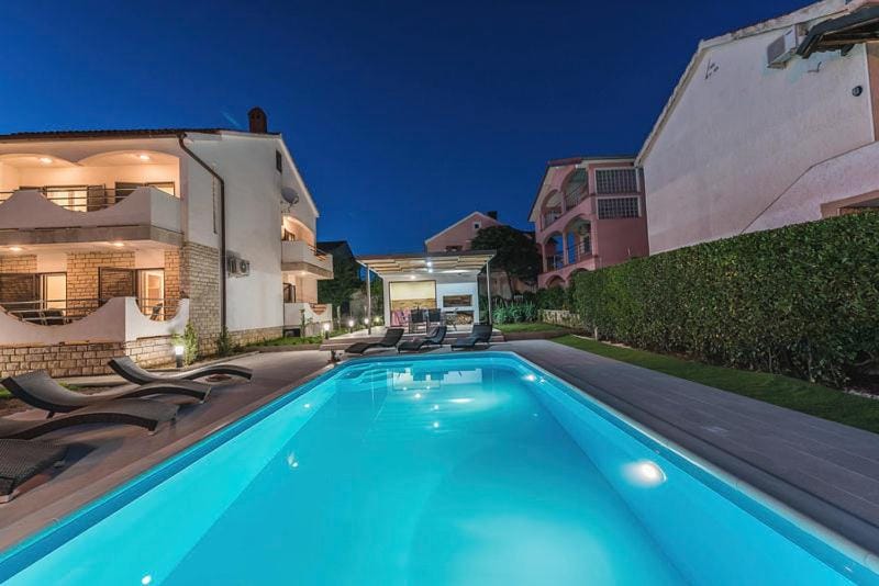 Property building, Swimming pool, Swimming pool