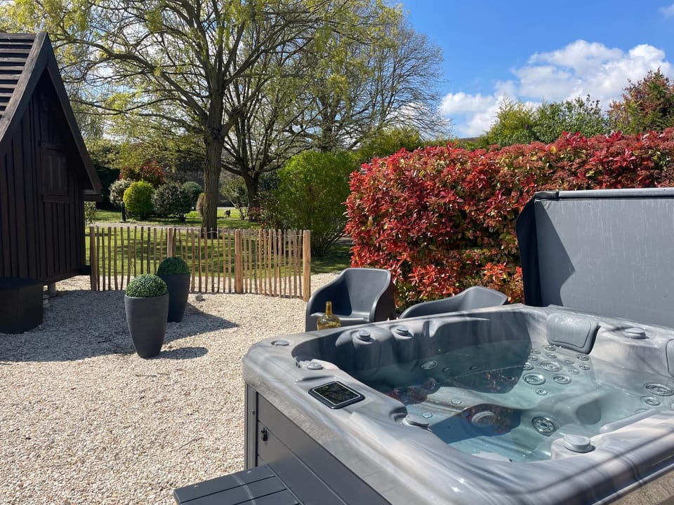 Spring, Natural landscape, Garden, Hot Tub, Spa and wellness centre/facilities