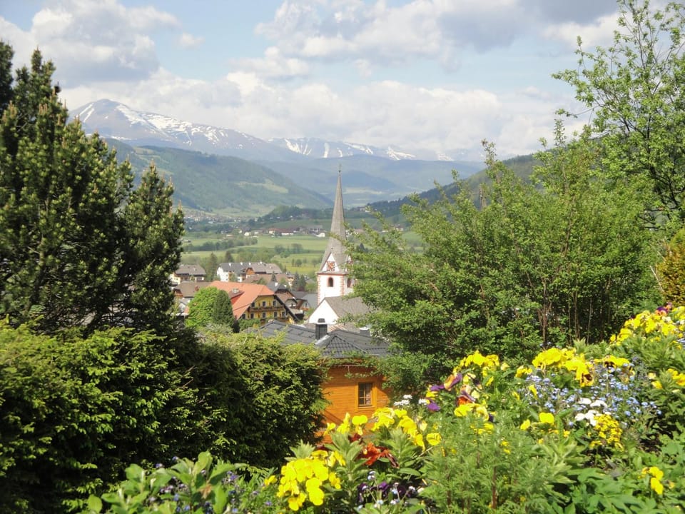 Natural landscape, View (from property/room), City view, Landmark view, Mountain view, Area and facilities