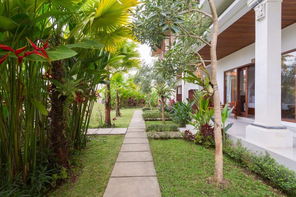 Facade/entrance, Garden