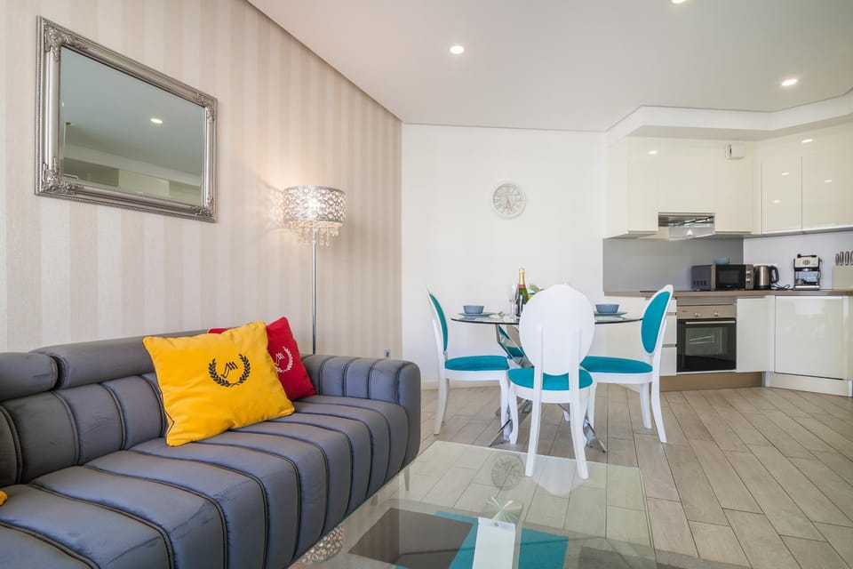 Kitchen or kitchenette, Seating area, Dining area