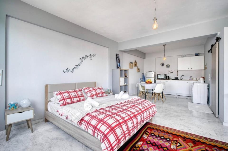 Bed, Kitchen or kitchenette, Dining area
