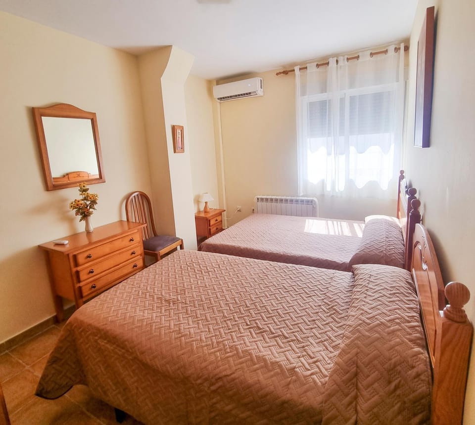Bed, Photo of the whole room, Bedroom, heating, air conditioner
