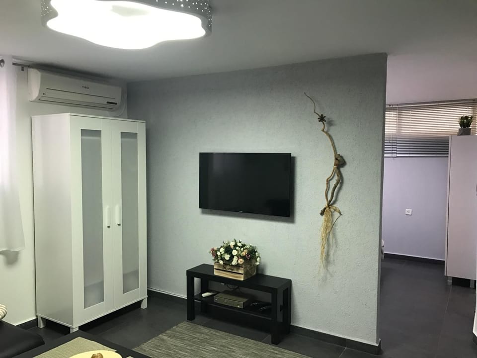 Cozy modern apartment near the sea in city center Apartment in Netanya