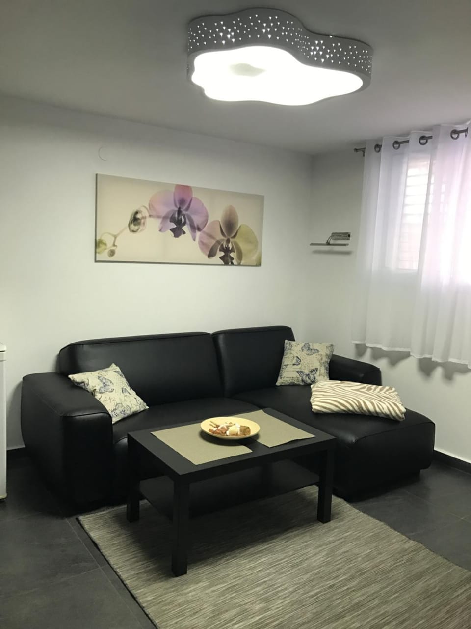 Cozy modern apartment near the sea in city center Apartment in Netanya