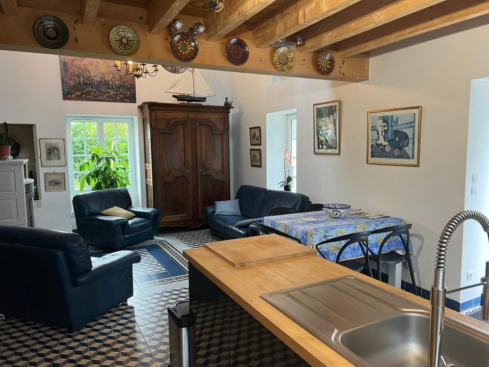 Living room, Seating area