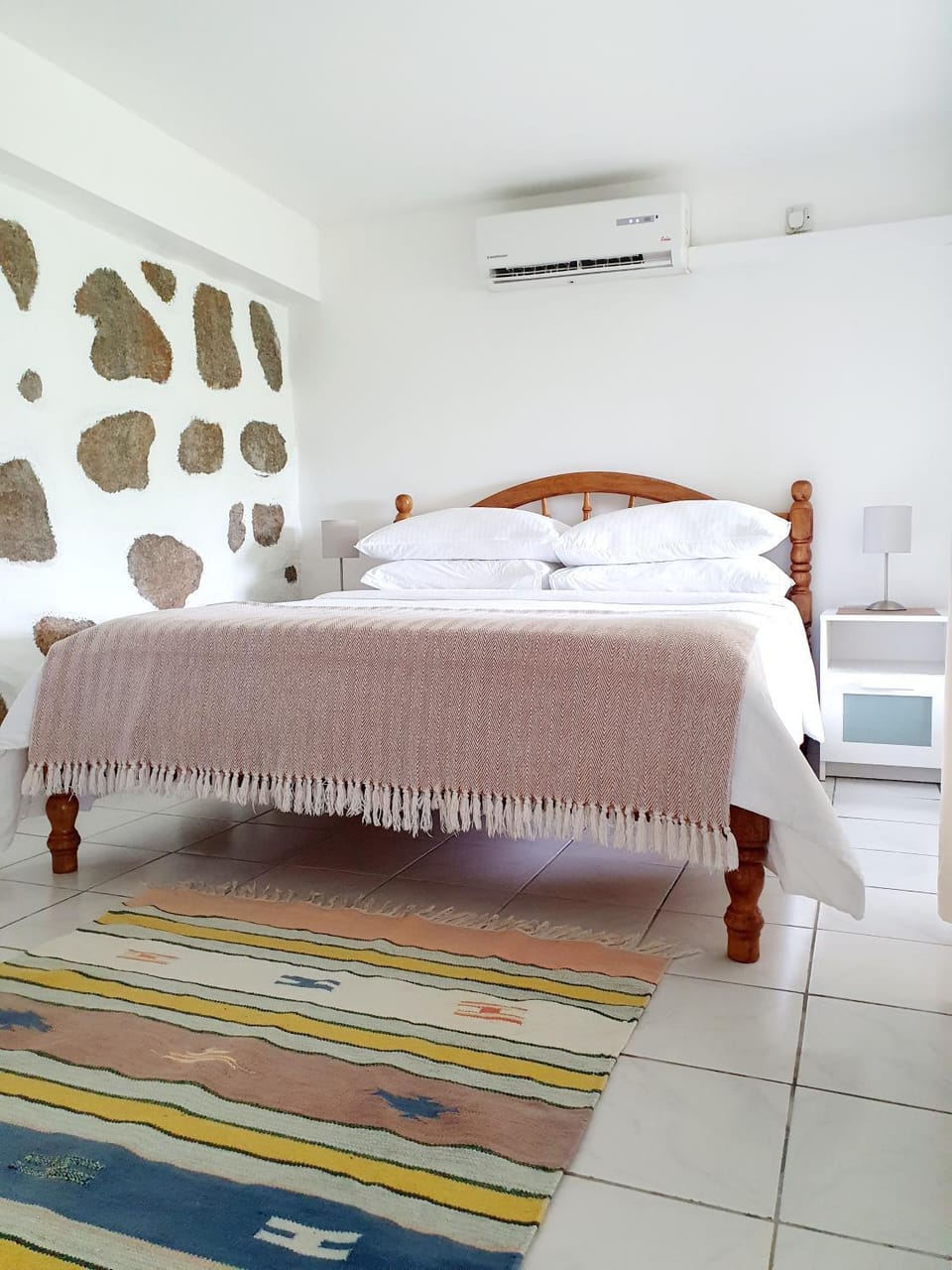 Bed, Bedroom, air conditioner