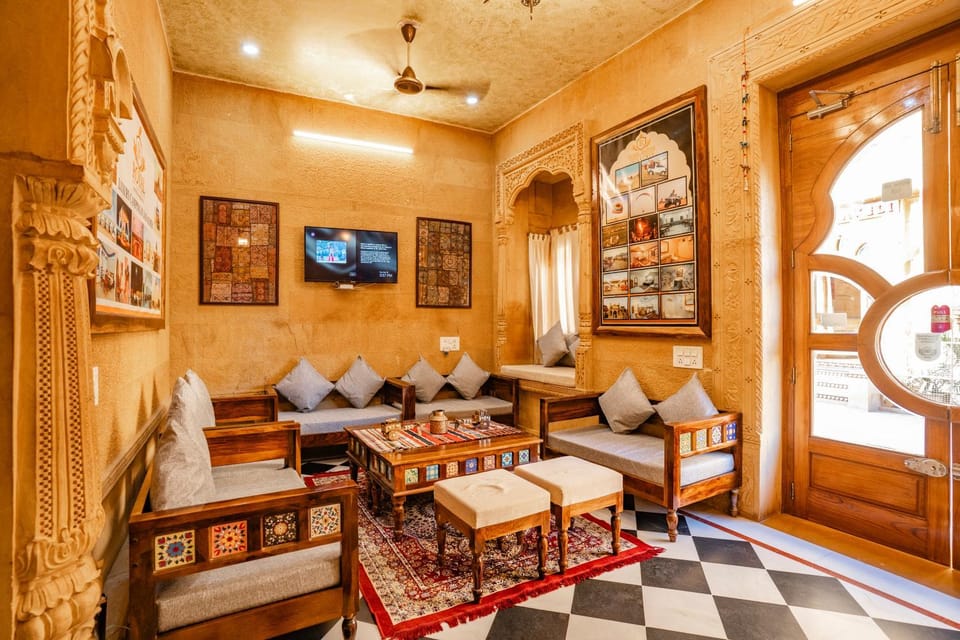 Communal lounge/ TV room, TV and multimedia, Living room, Seating area, Evening entertainment