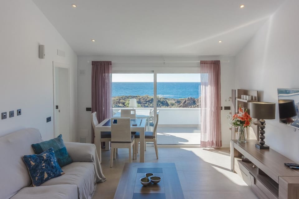 Living room, Seating area, Dining area, Sea view