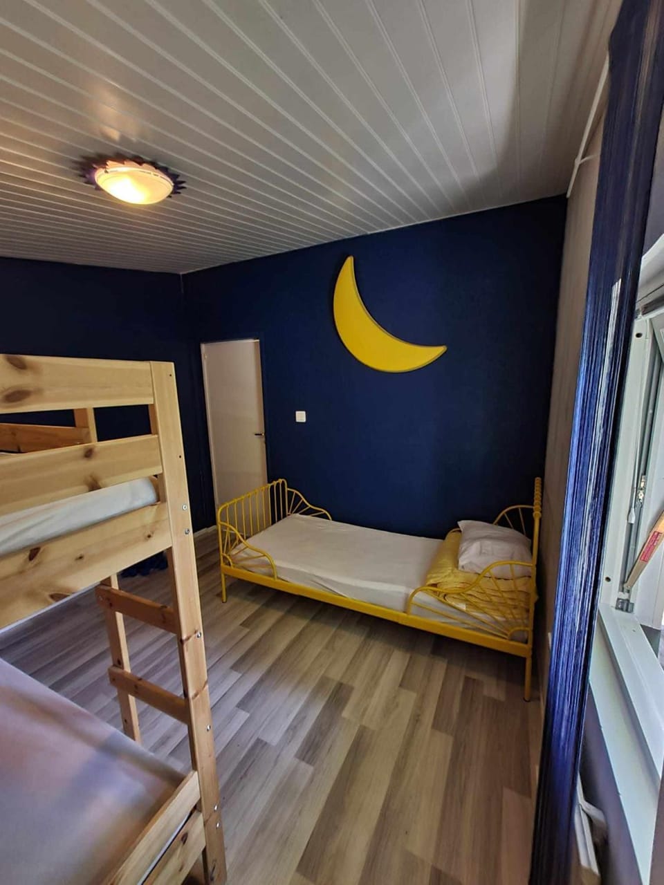 Bed, Photo of the whole room, Bedroom, bunk bed
