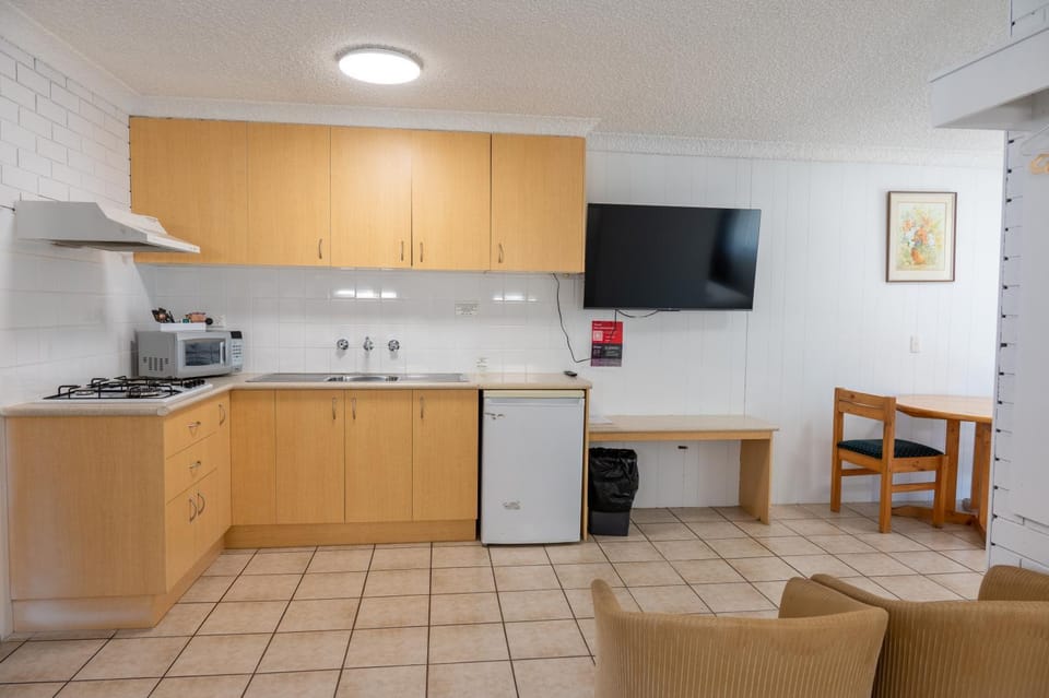 TV and multimedia, Coffee/tea facilities, Kitchen or kitchenette, Dining area