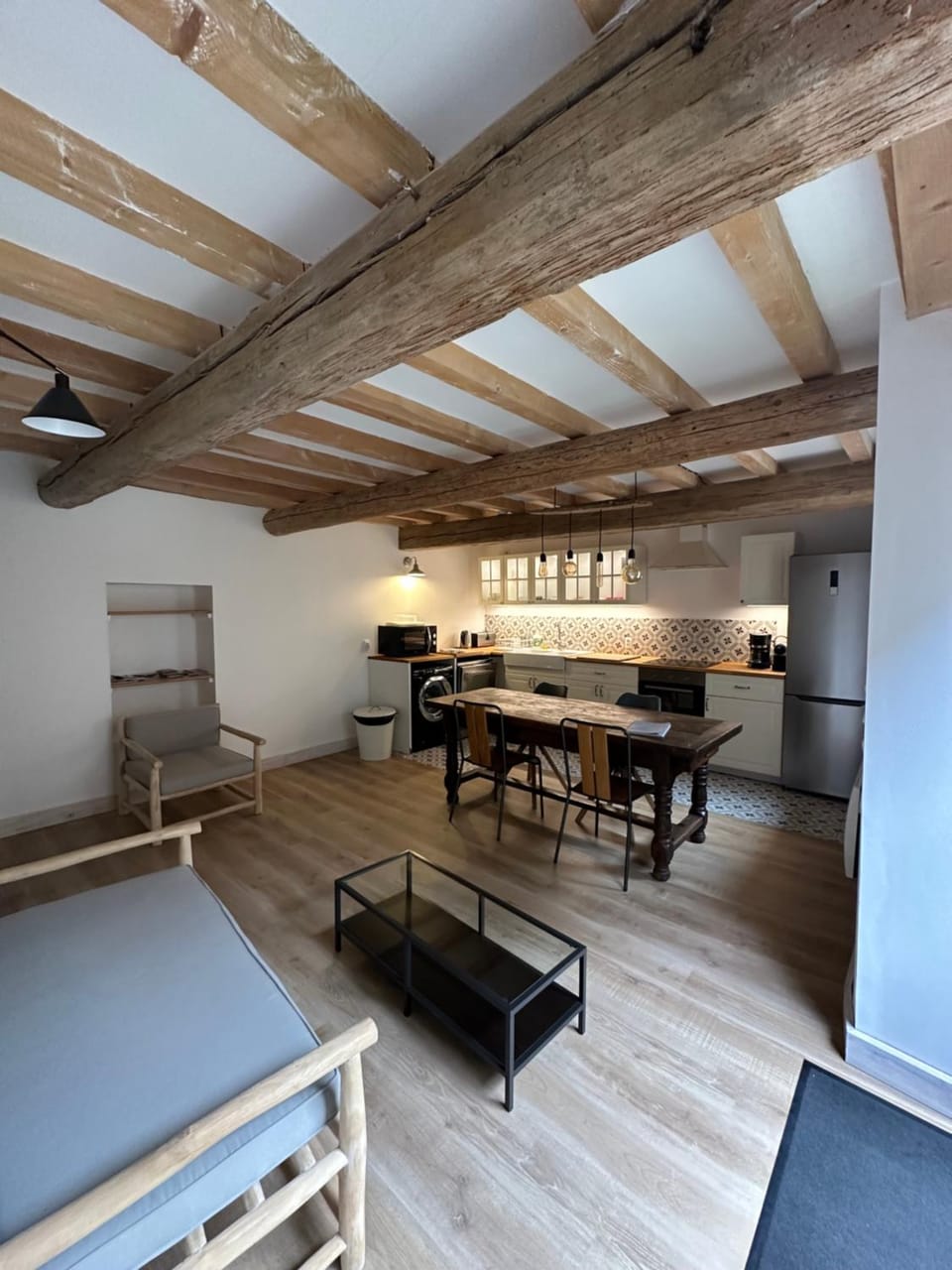 Kitchen or kitchenette, Living room, Seating area, Dining area