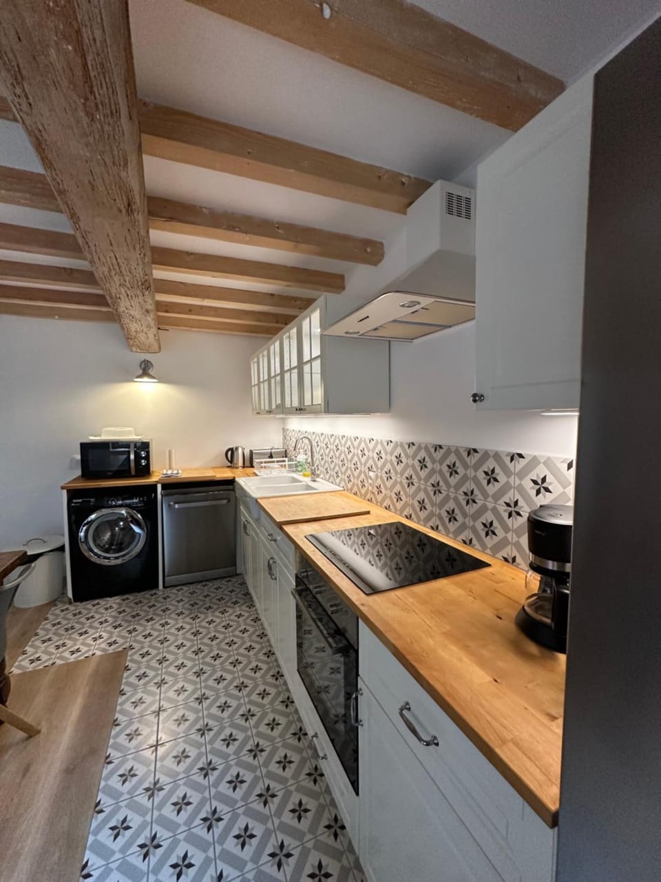 Kitchen or kitchenette, dishwasher, stove, toaster