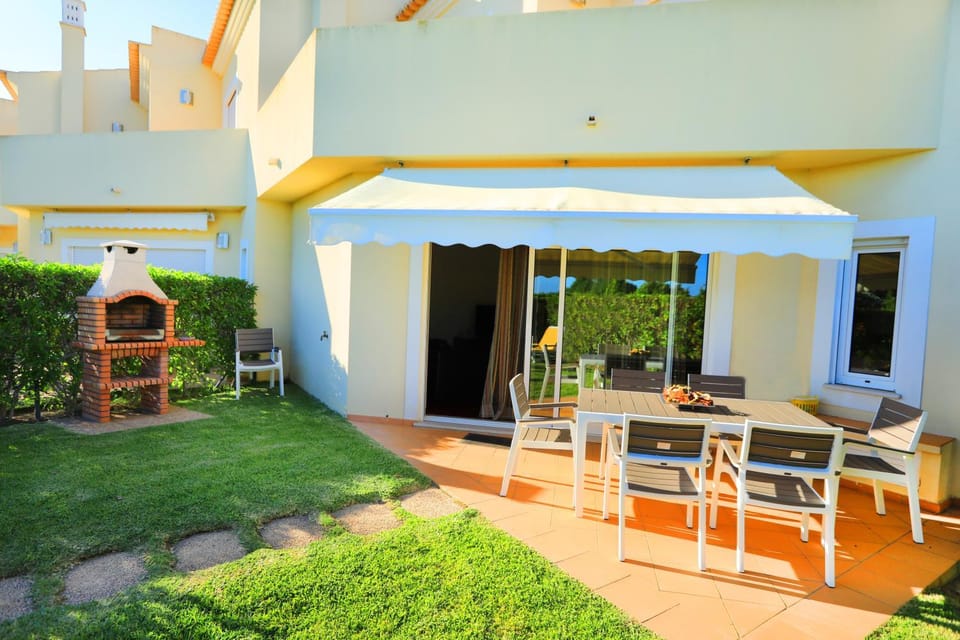 Balaia Harmonia House in Olhos de Água