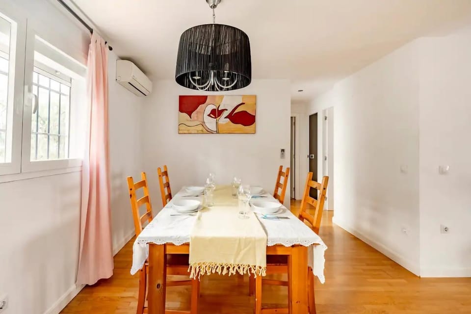 Seating area, Dining area