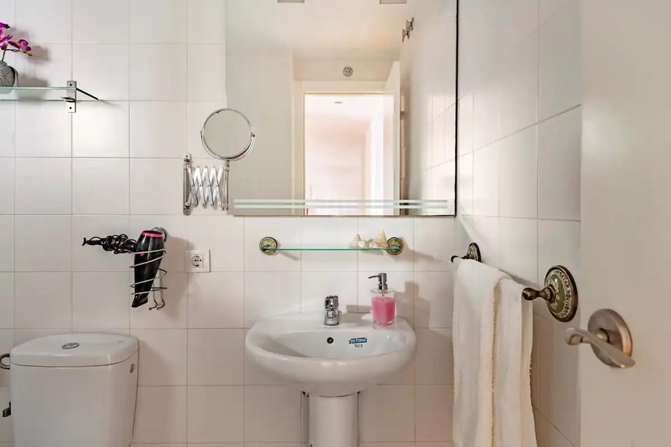 Toilet, Bathroom, towels