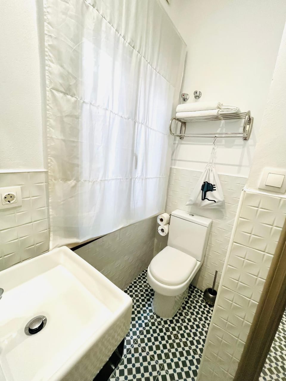 Bathroom, towels